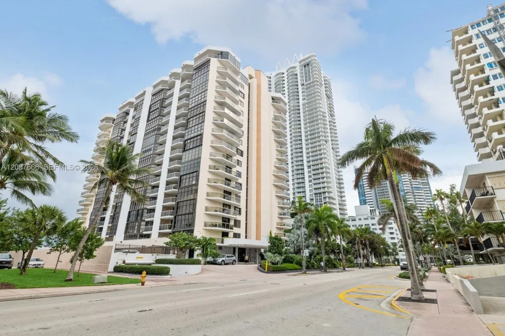 6423 Collins Ave #1201 Miami Beach, FL 33141