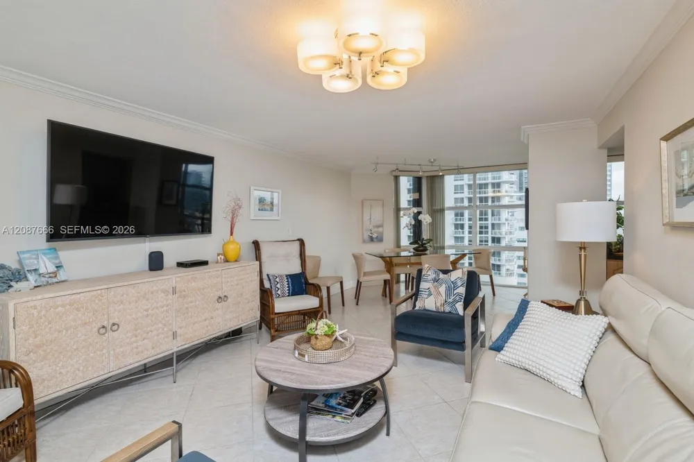 6423 Collins Ave #1201 Miami Beach, FL 33141