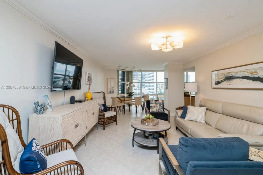 6423 Collins Ave #1201 Miami Beach, FL 33141