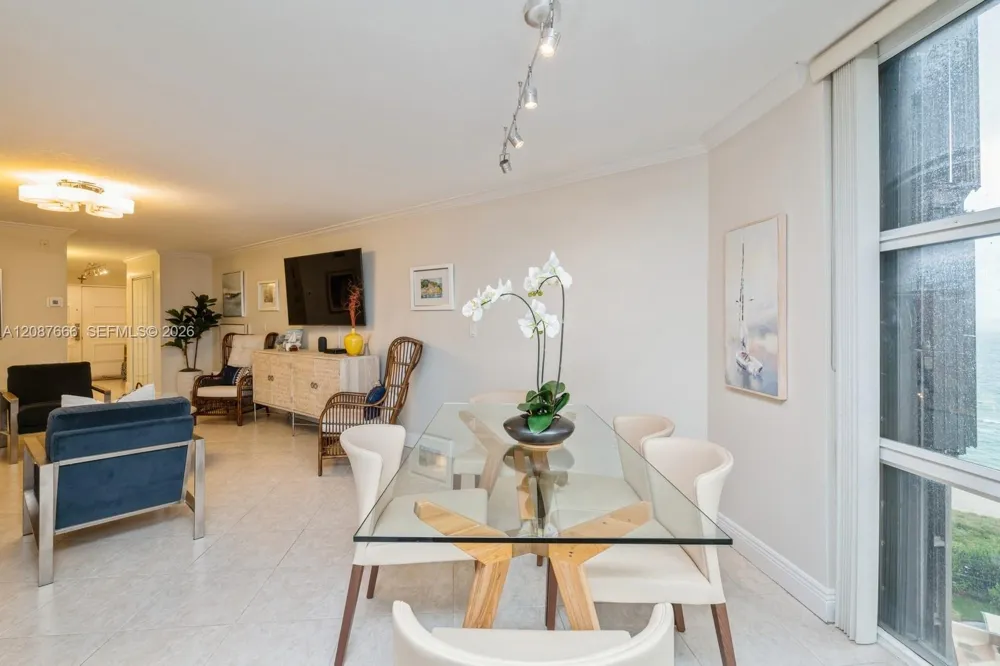 6423 Collins Ave #1201 Miami Beach, FL 33141