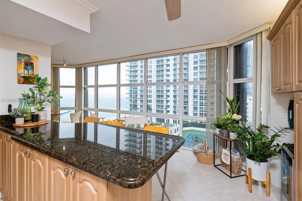 6423 Collins Ave #1201 Miami Beach, FL 33141