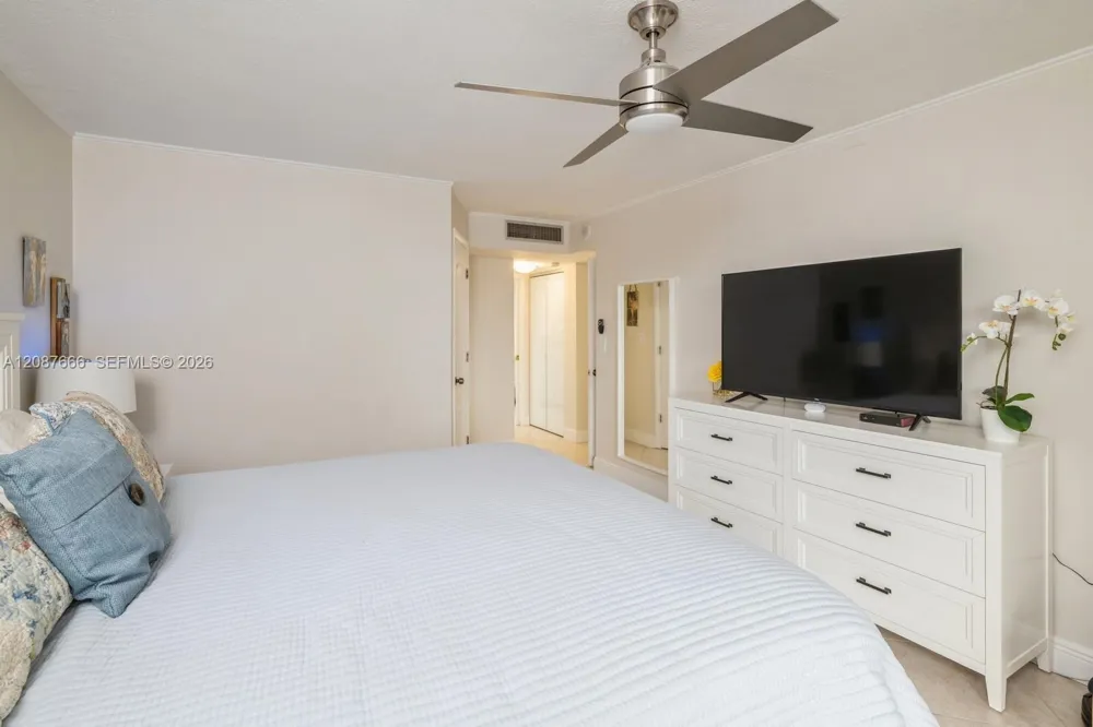 6423 Collins Ave #1201 Miami Beach, FL 33141