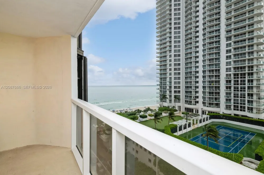 6423 Collins Ave #1201 Miami Beach, FL 33141