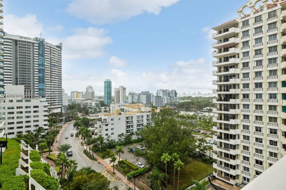 6423 Collins Ave #1201 Miami Beach, FL 33141