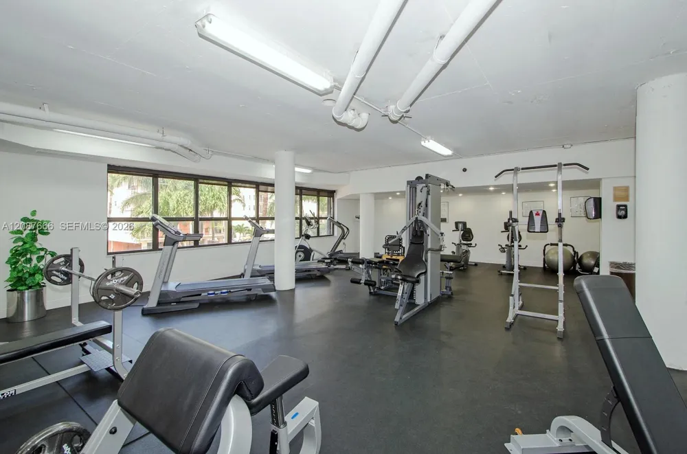 6423 Collins Ave #1201 Miami Beach, FL 33141