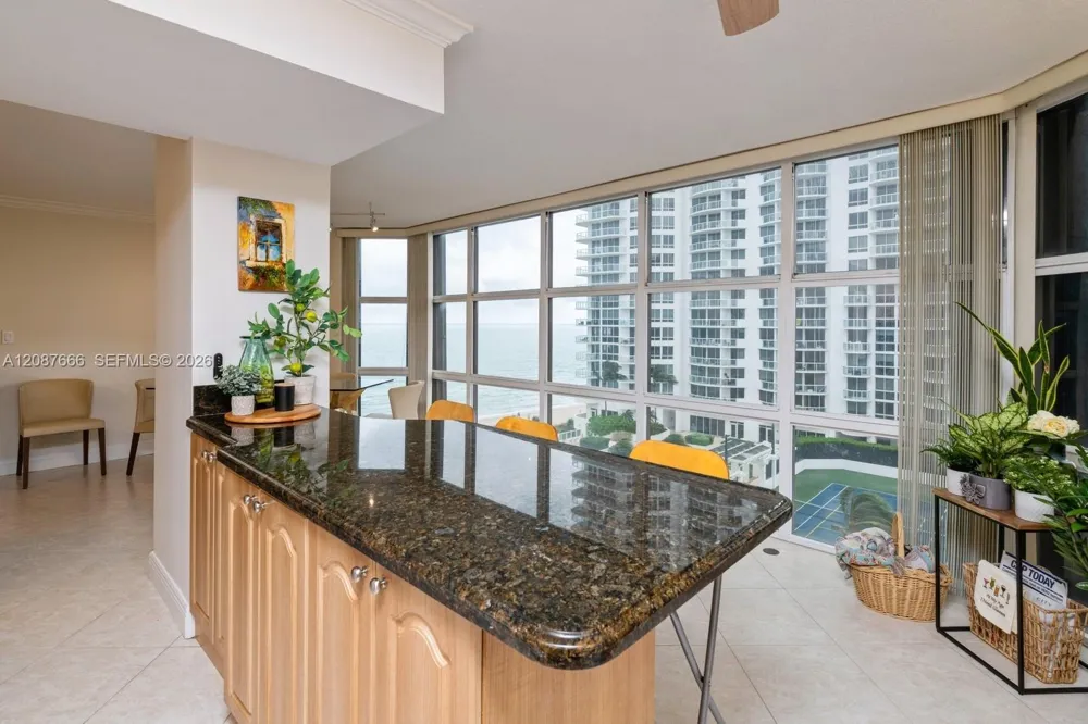6423 Collins Ave #1201 Miami Beach, FL 33141