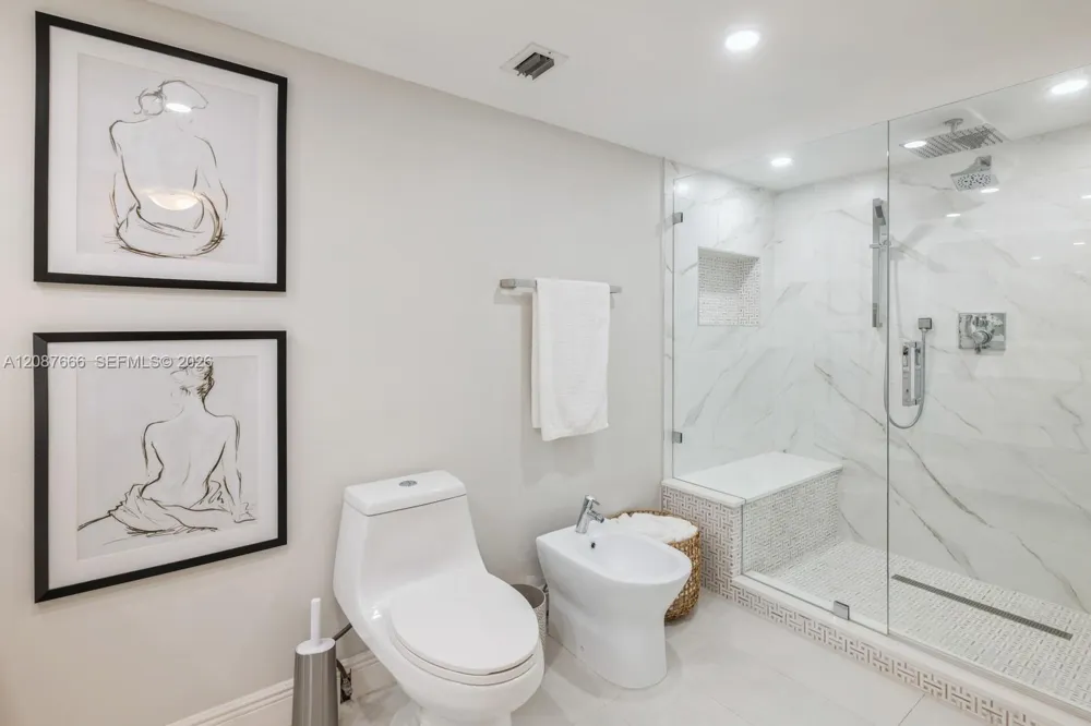 6423 Collins Ave #1201 Miami Beach, FL 33141