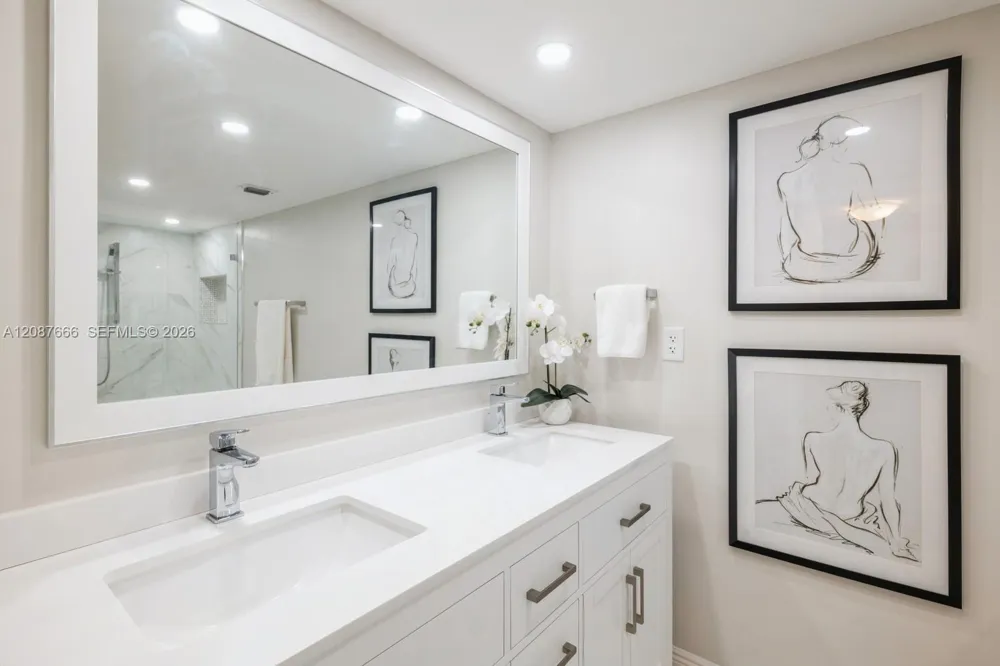 6423 Collins Ave #1201 Miami Beach, FL 33141