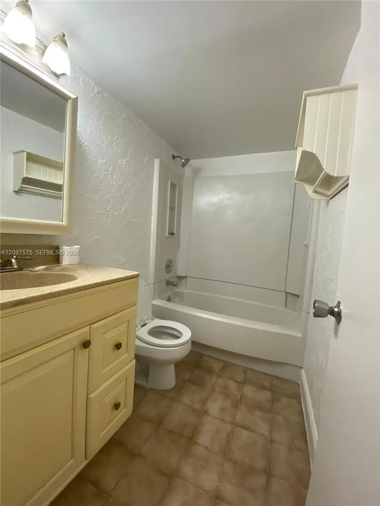 2771 Riverside Dr #111-A Coral Springs, FL 33065