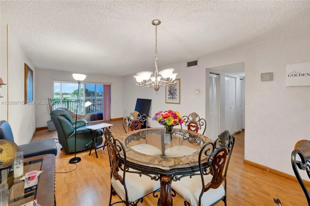 305 W 68th St #419 Hialeah, FL 33014