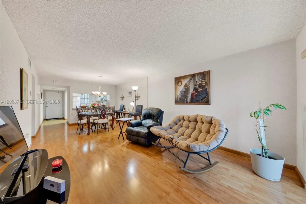 305 W 68th St #419 Hialeah, FL 33014