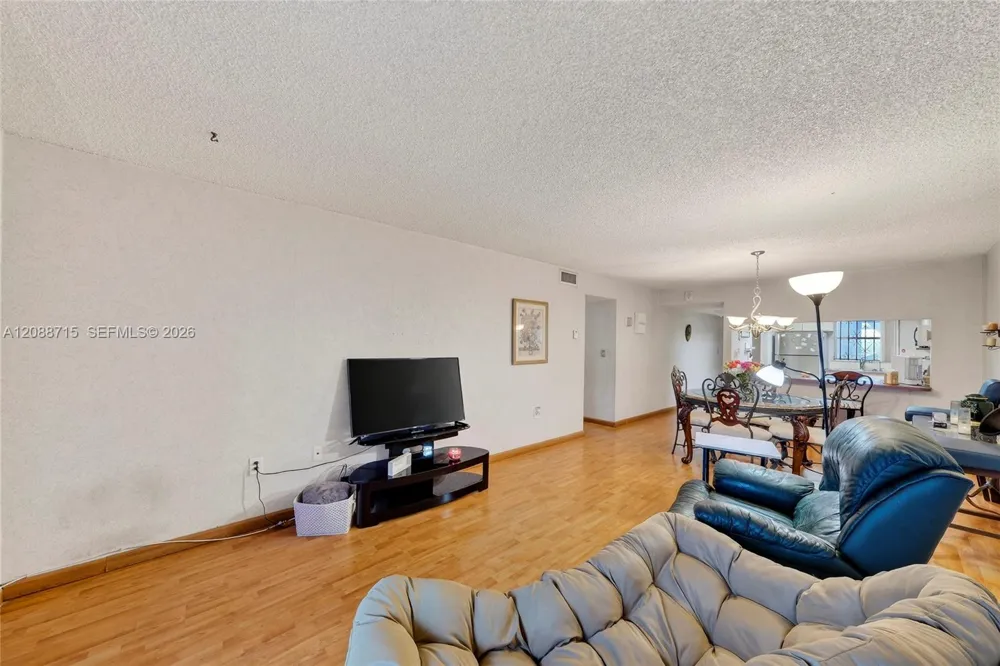 305 W 68th St #419 Hialeah, FL 33014