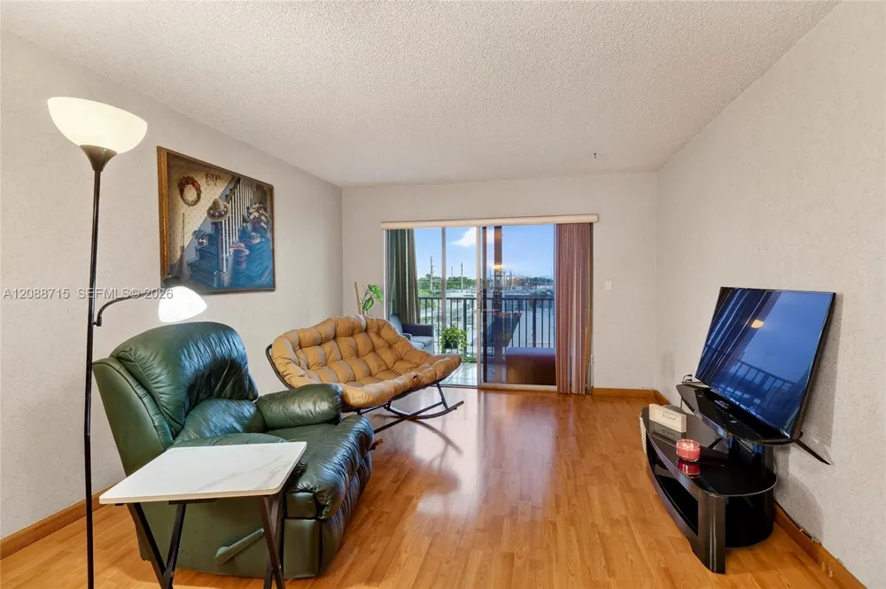 305 W 68th St #419 Hialeah, FL 33014
