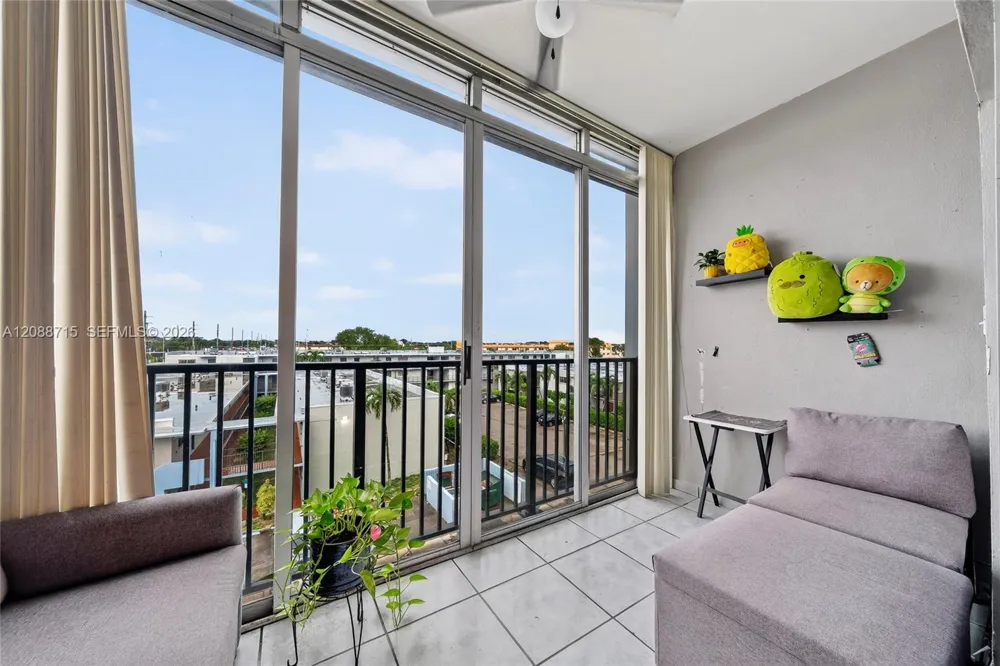 305 W 68th St #419 Hialeah, FL 33014