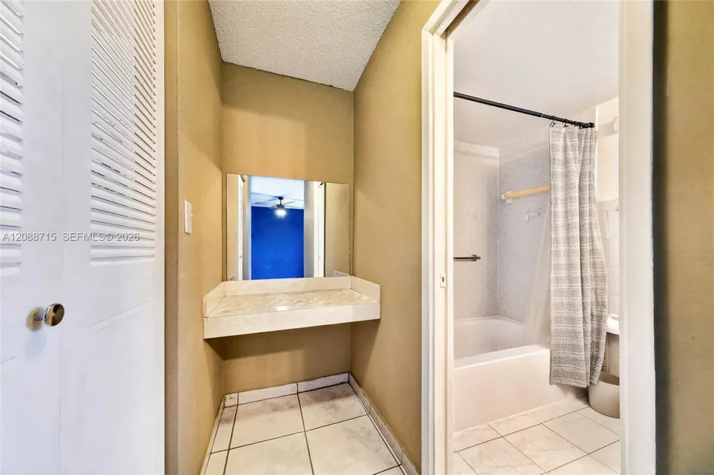 305 W 68th St #419 Hialeah, FL 33014