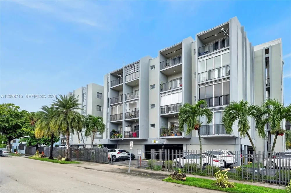 305 W 68th St #419 Hialeah, FL 33014