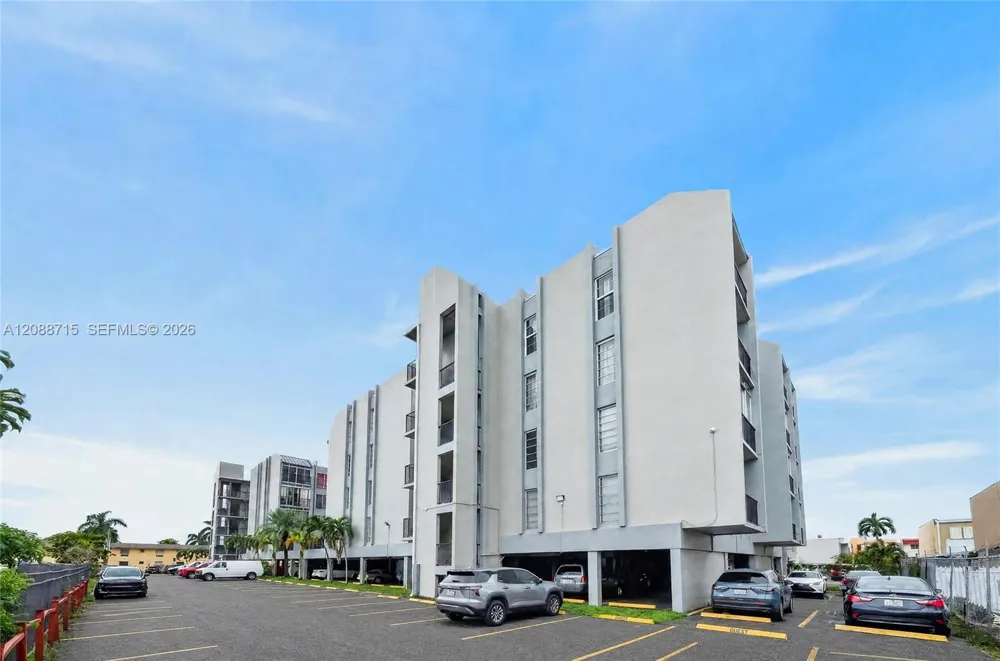 305 W 68th St #419 Hialeah, FL 33014
