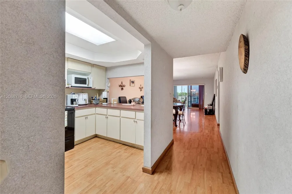 305 W 68th St #419 Hialeah, FL 33014