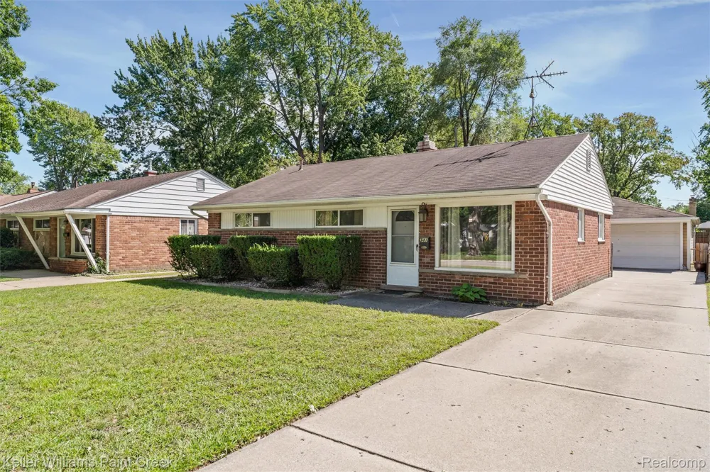 341 W Farnum Avenue Madison Heights City, MI 48071