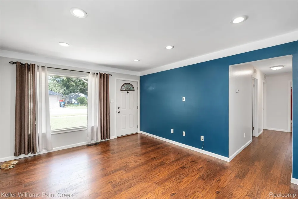 341 W Farnum Avenue Madison Heights City, MI 48071