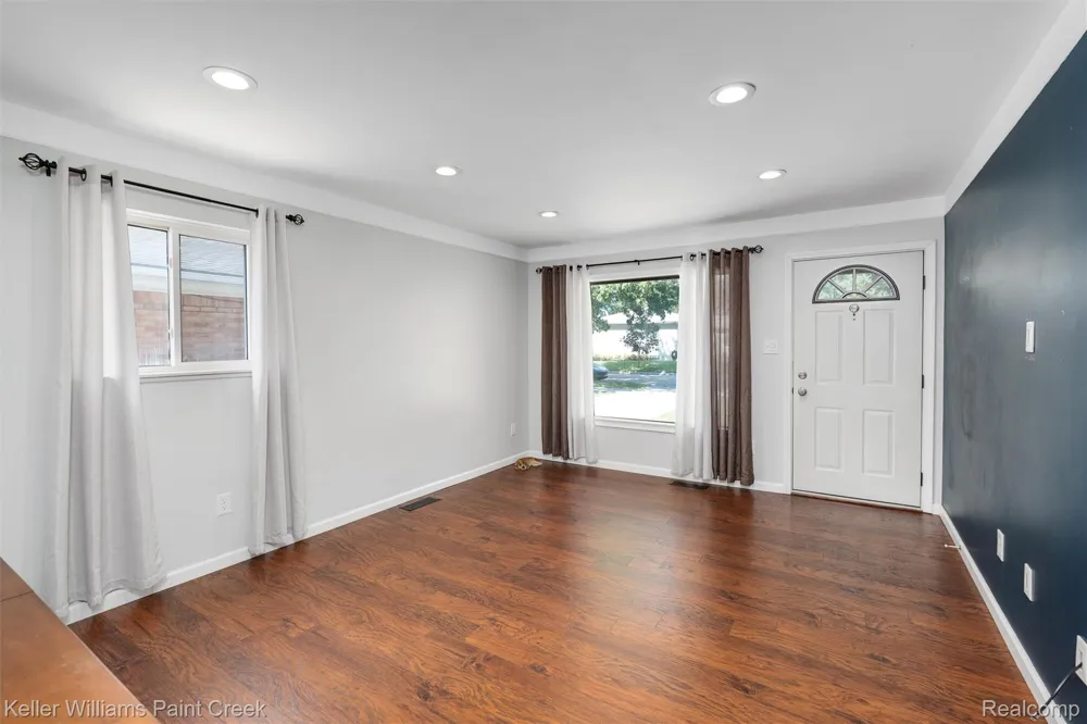 341 W Farnum Avenue Madison Heights City, MI 48071