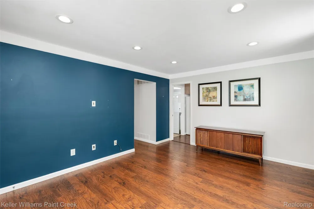 341 W Farnum Avenue Madison Heights City, MI 48071