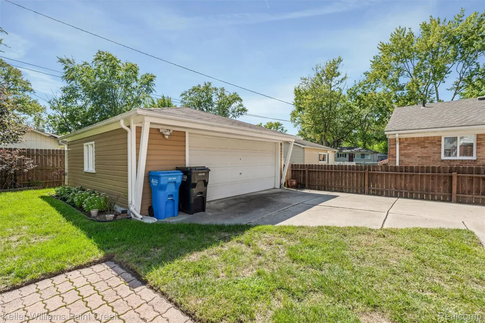 341 W Farnum Avenue Madison Heights City, MI 48071
