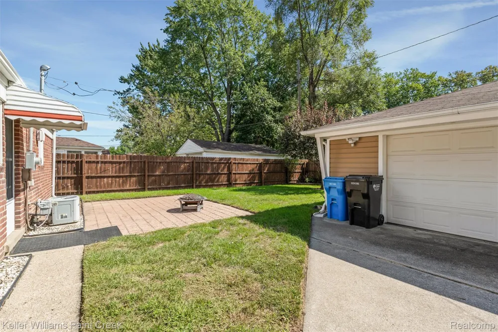 341 W Farnum Avenue Madison Heights City, MI 48071