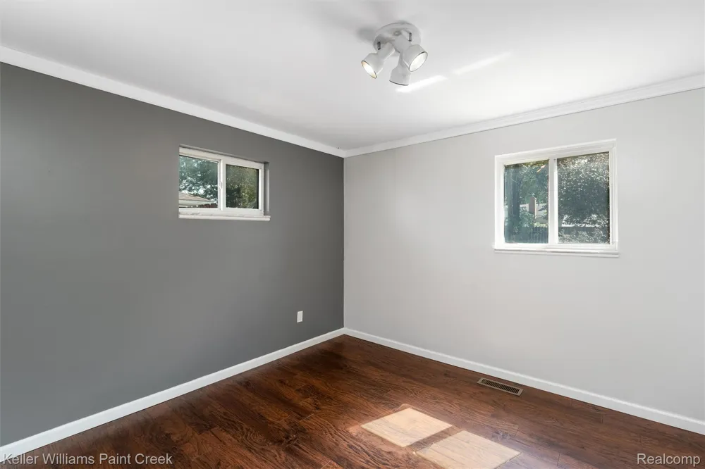 341 W Farnum Avenue Madison Heights City, MI 48071