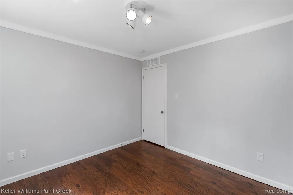 341 W Farnum Avenue Madison Heights City, MI 48071