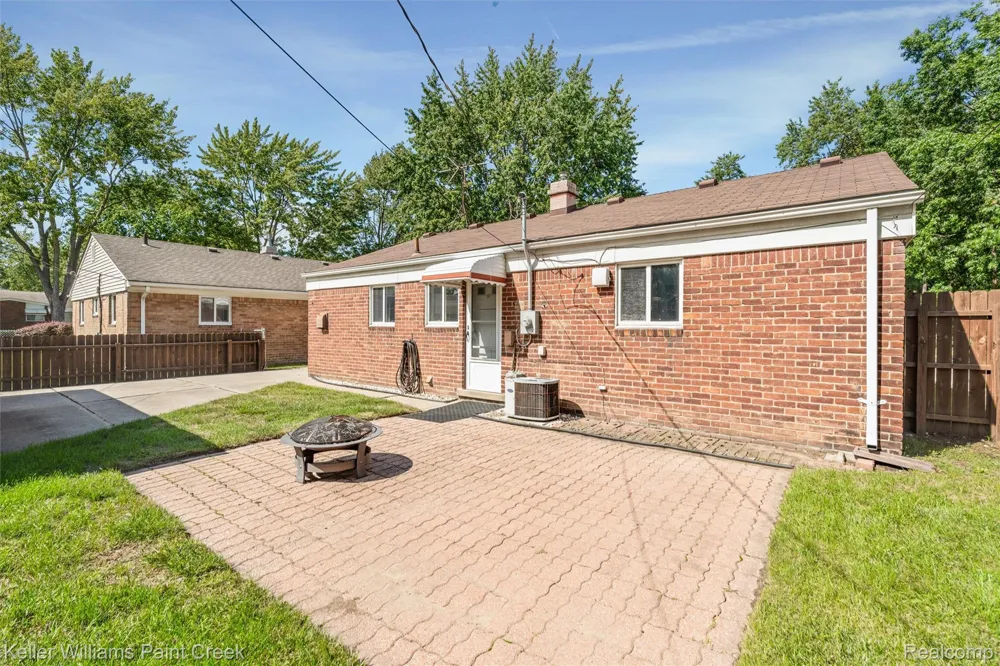 341 W Farnum Avenue Madison Heights City, MI 48071