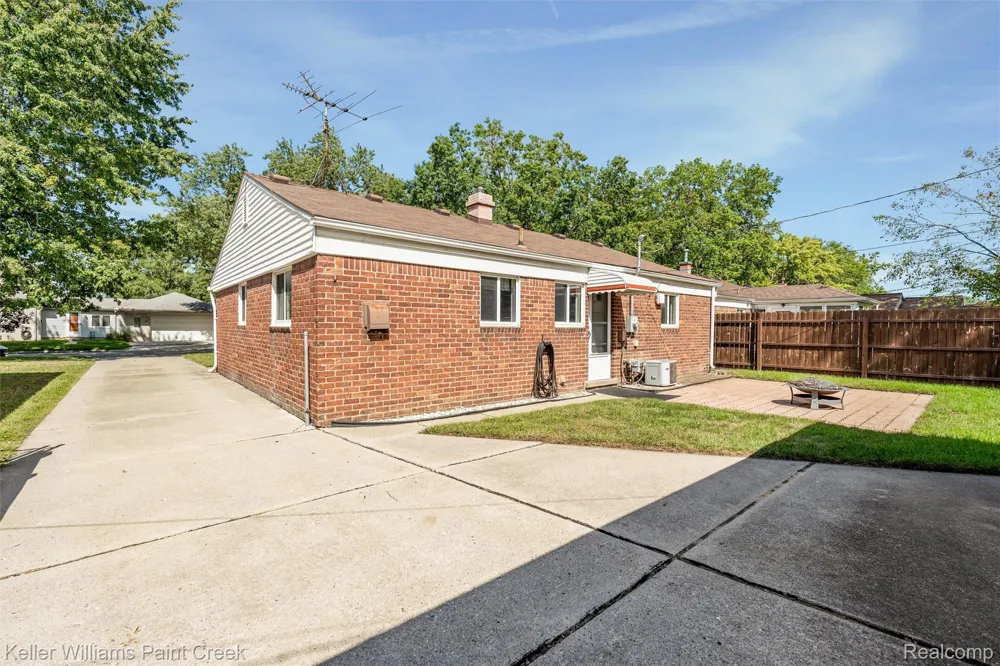 341 W Farnum Avenue Madison Heights City, MI 48071