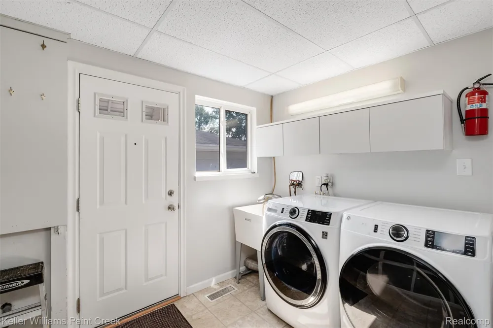 341 W Farnum Avenue Madison Heights City, MI 48071