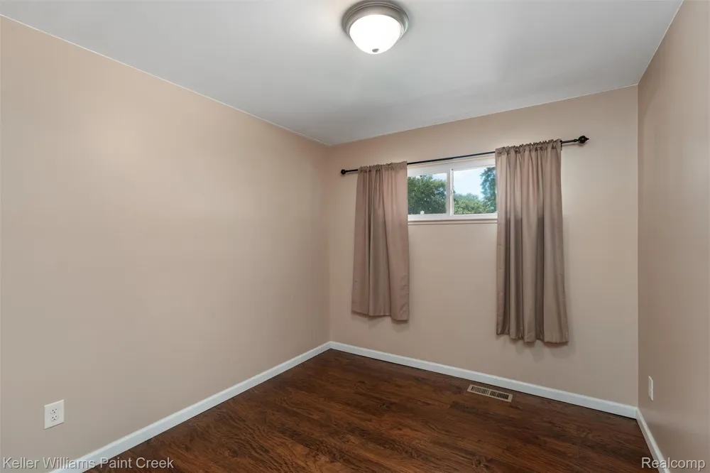 341 W Farnum Avenue Madison Heights City, MI 48071