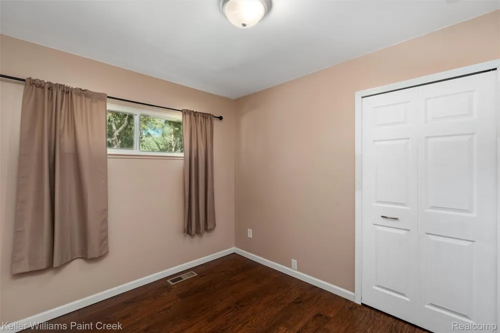 341 W Farnum Avenue Madison Heights City, MI 48071