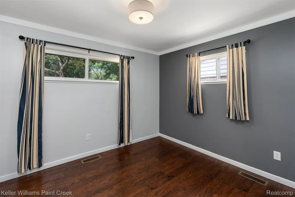 341 W Farnum Avenue Madison Heights City, MI 48071