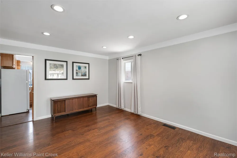 341 W Farnum Avenue Madison Heights City, MI 48071