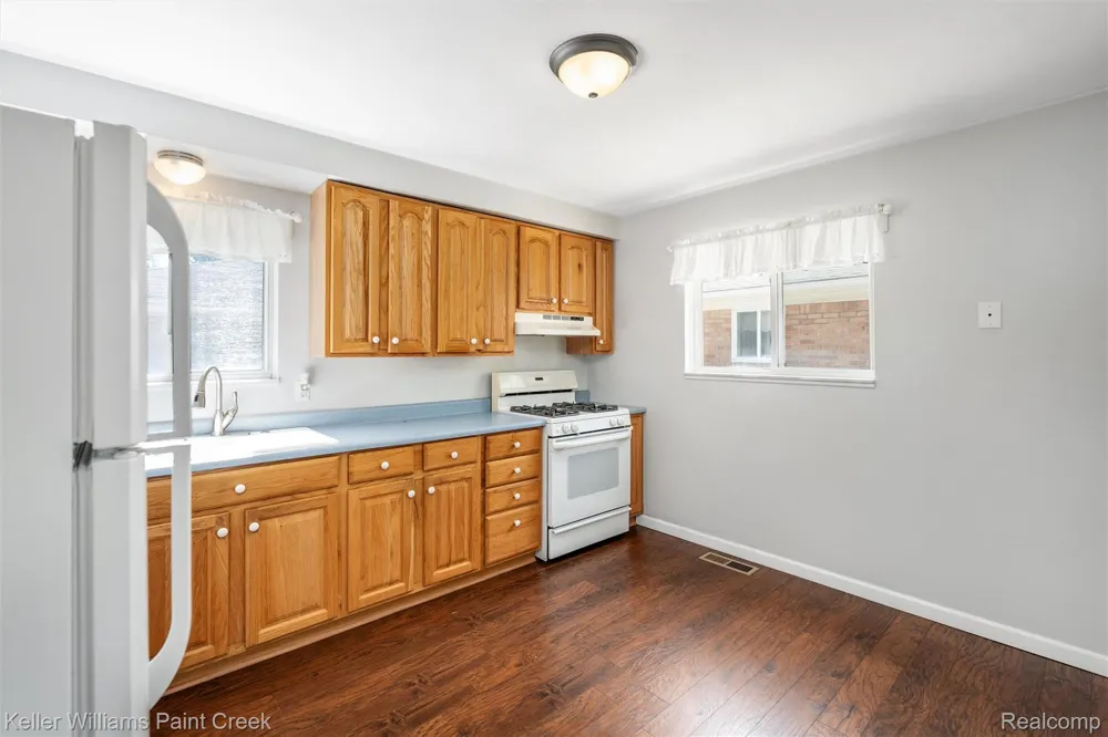 341 W Farnum Avenue Madison Heights City, MI 48071