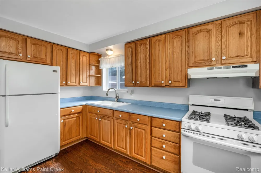 341 W Farnum Avenue Madison Heights City, MI 48071