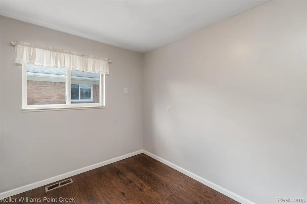 341 W Farnum Avenue Madison Heights City, MI 48071