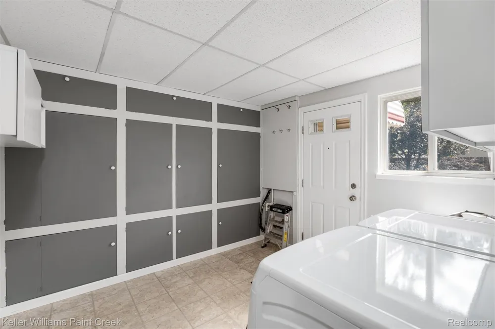 341 W Farnum Avenue Madison Heights City, MI 48071