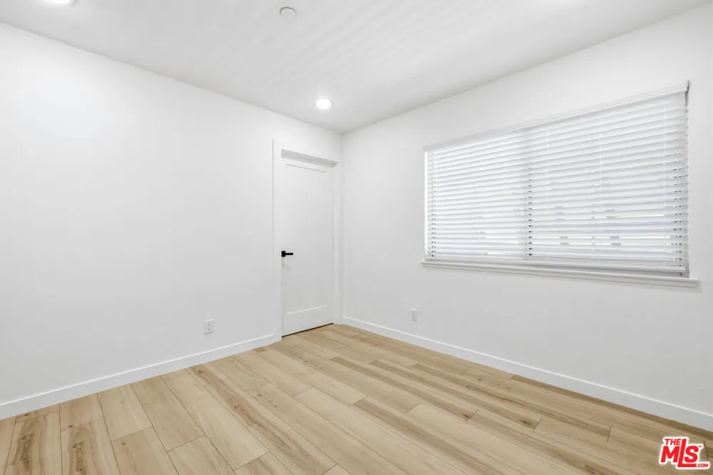 22320 Itasca Street Chatsworth, CA 91311
