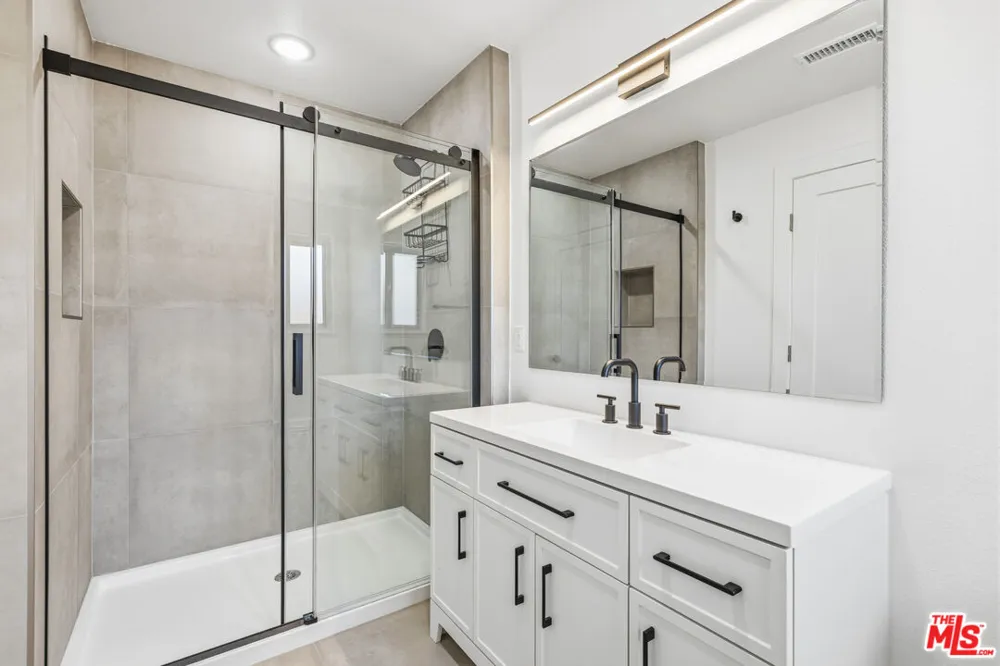 22320 Itasca Street Chatsworth, CA 91311