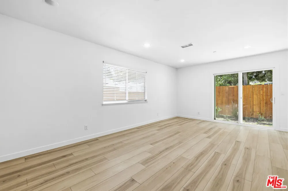 22320 Itasca Street Chatsworth, CA 91311