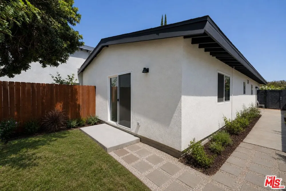 22320 Itasca Street Chatsworth, CA 91311