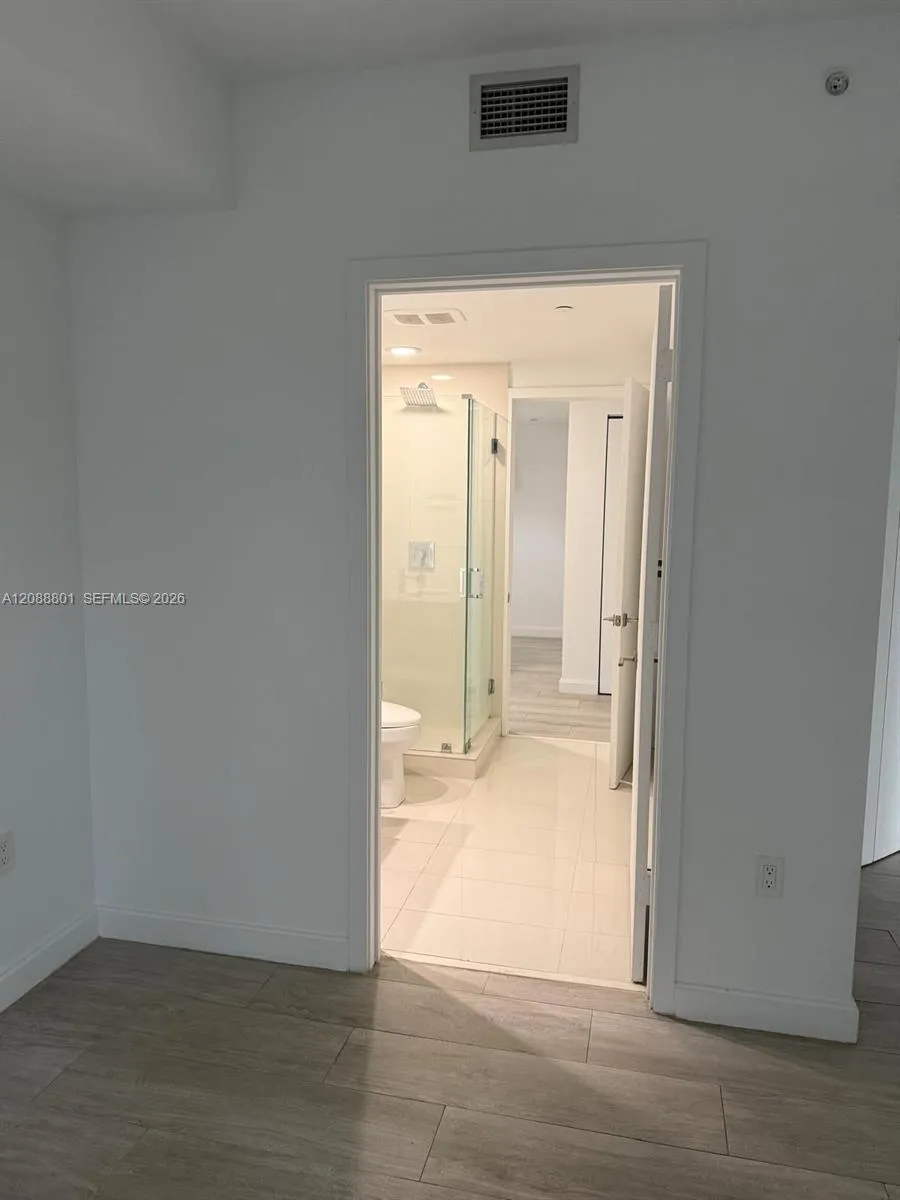 55 SW 9th St #2401 Miami, FL 33130