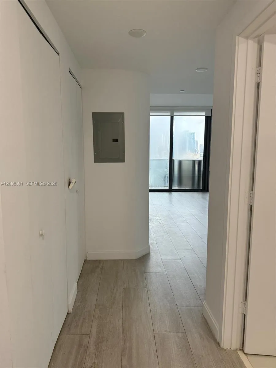 55 SW 9th St #2401 Miami, FL 33130
