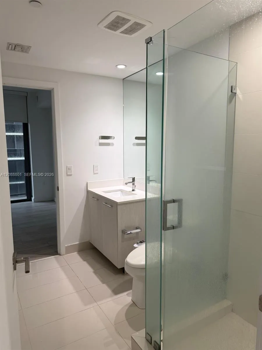 55 SW 9th St #2401 Miami, FL 33130