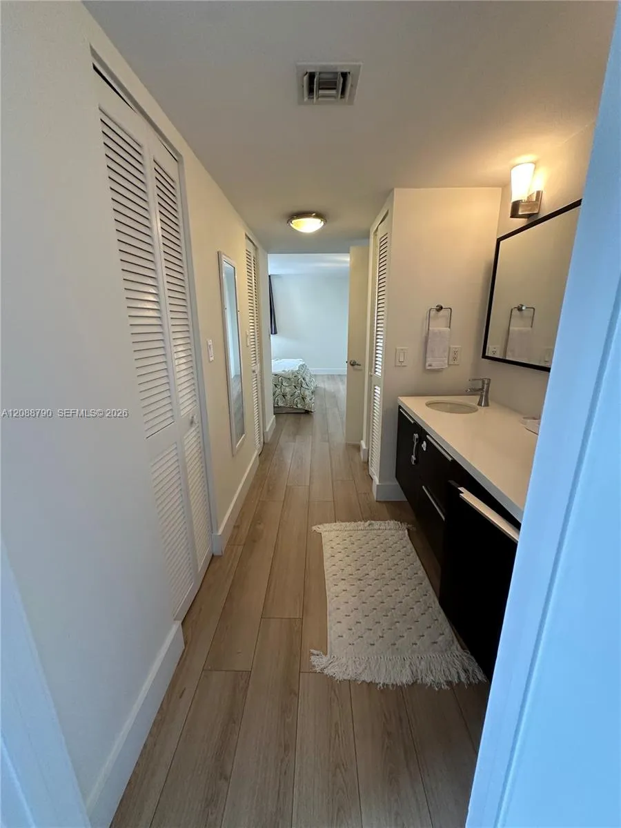 55 Ocean Lane Dr #2028 Key Biscayne, FL 33149