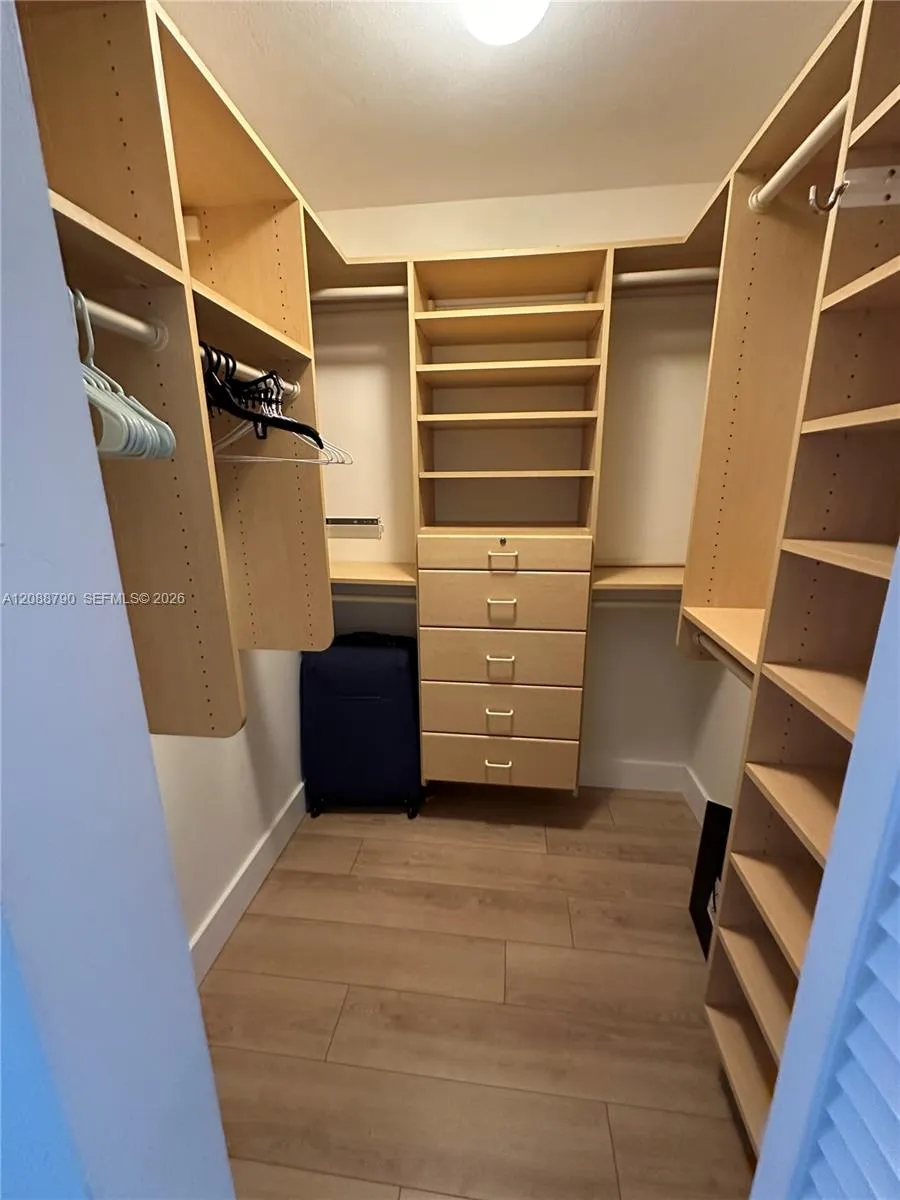 55 Ocean Lane Dr #2028 Key Biscayne, FL 33149